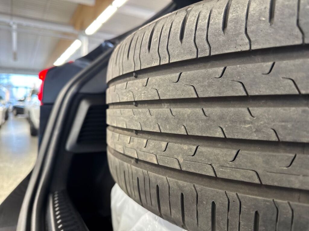 Ford Focus 2022 Metallinhohto Musta (Agate Black Metallic)