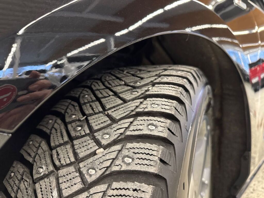 Ford Focus 2022 Metallinhohto Musta (Agate Black Metallic)