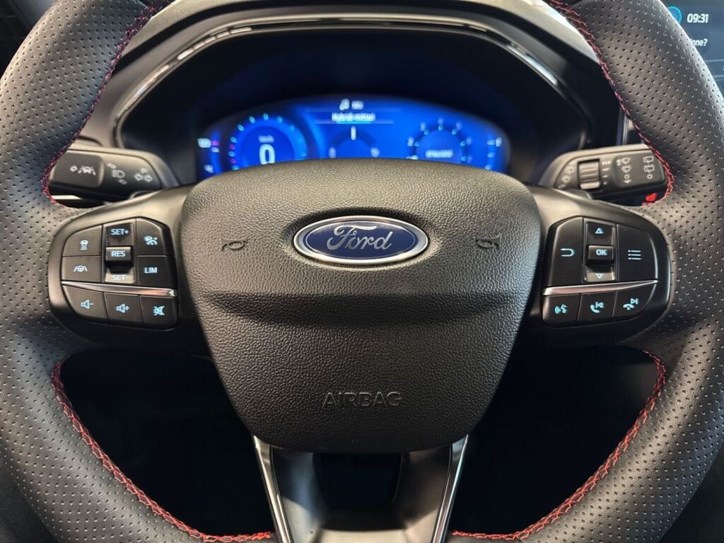 Ford Focus 2022 Metallinhohto Musta (Agate Black Metallic)