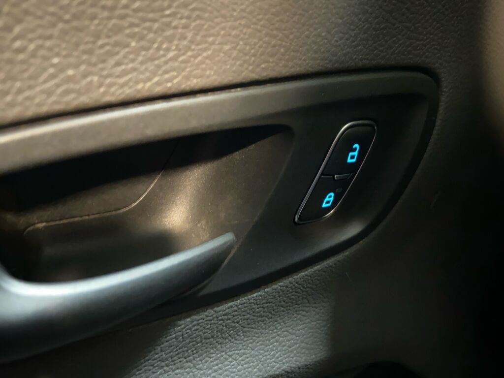 Ford Transit 2023 Sininen