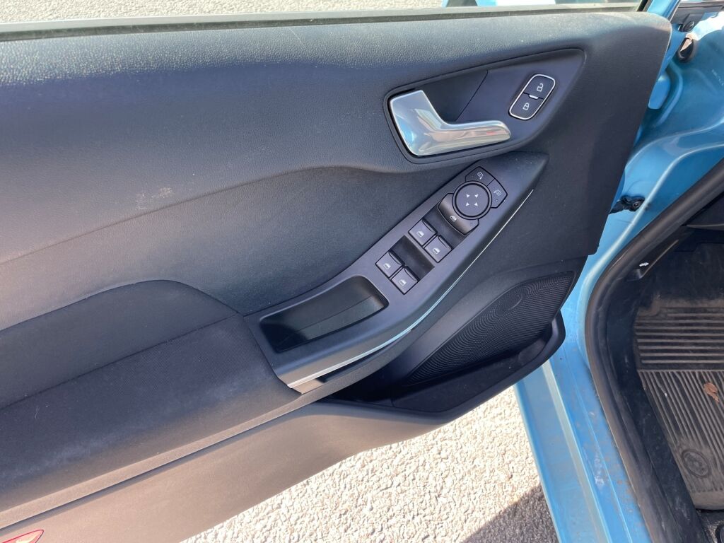 Ford Fiesta 2022 Sininen