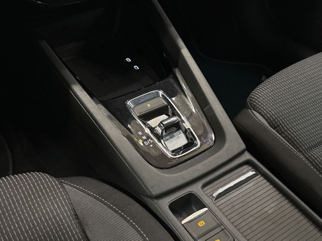 Skoda Octavia 2023 Musta