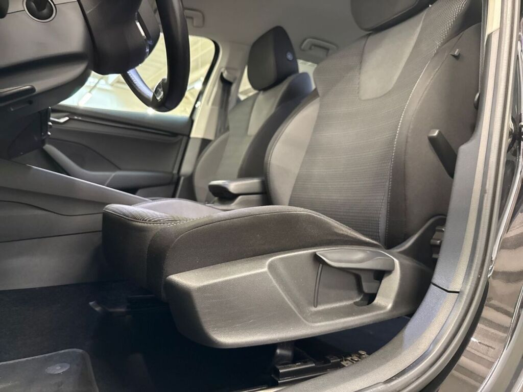 Skoda Octavia 2023 Musta