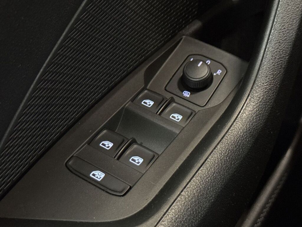 Skoda Octavia 2023 Musta