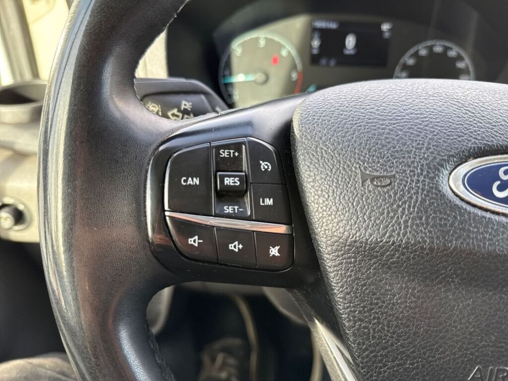 Ford Transit 2022 Valkoinen