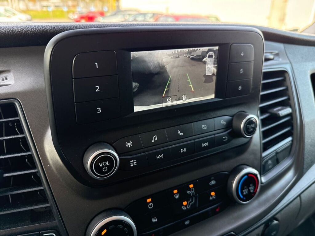 Ford Transit 2022 Valkoinen