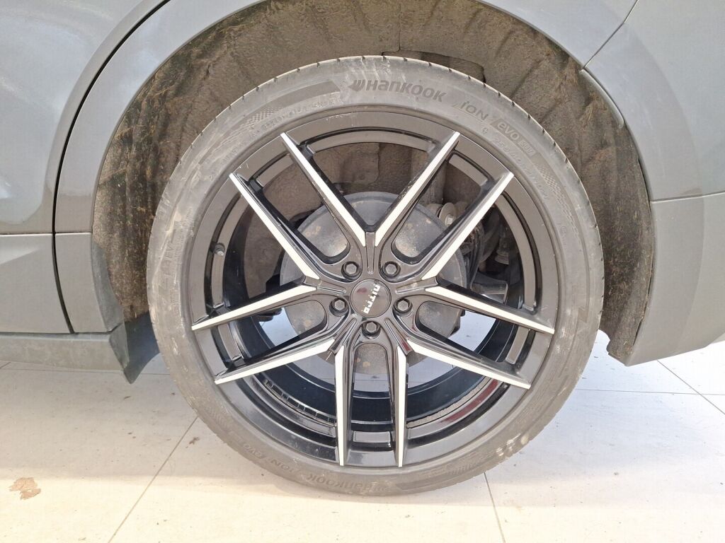 Skoda Enyaq 2021 Musta