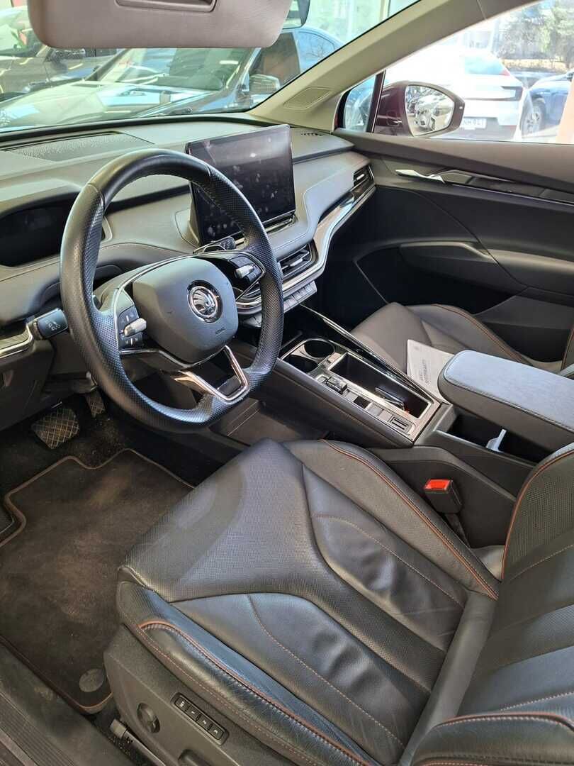 Skoda Enyaq 2021 Musta