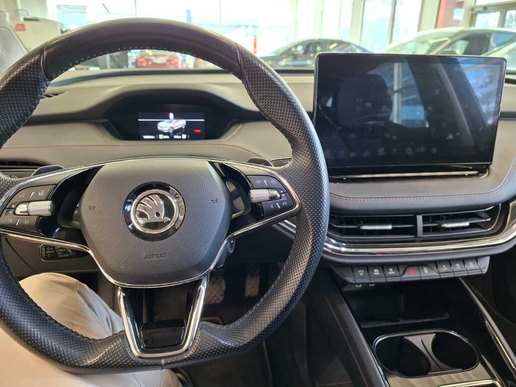 Skoda Enyaq 2021 Musta