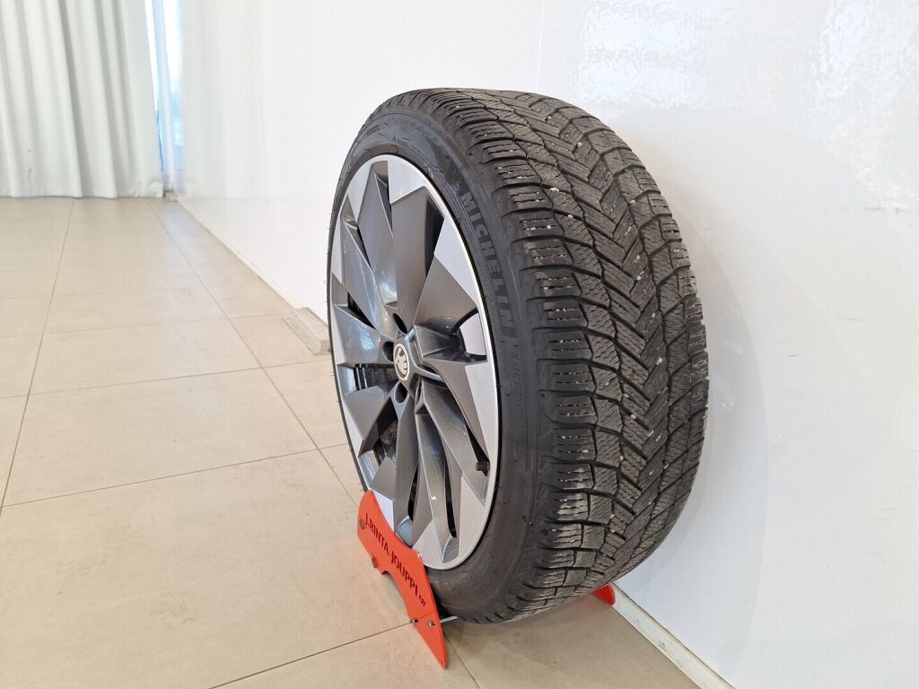 Skoda Enyaq 2021 Musta