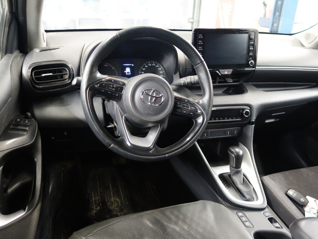 Toyota Yaris 2023 Valkoinen