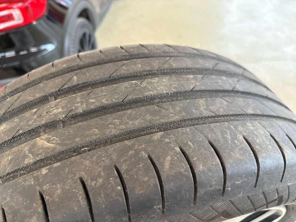 Volvo XC40 2023 Musta