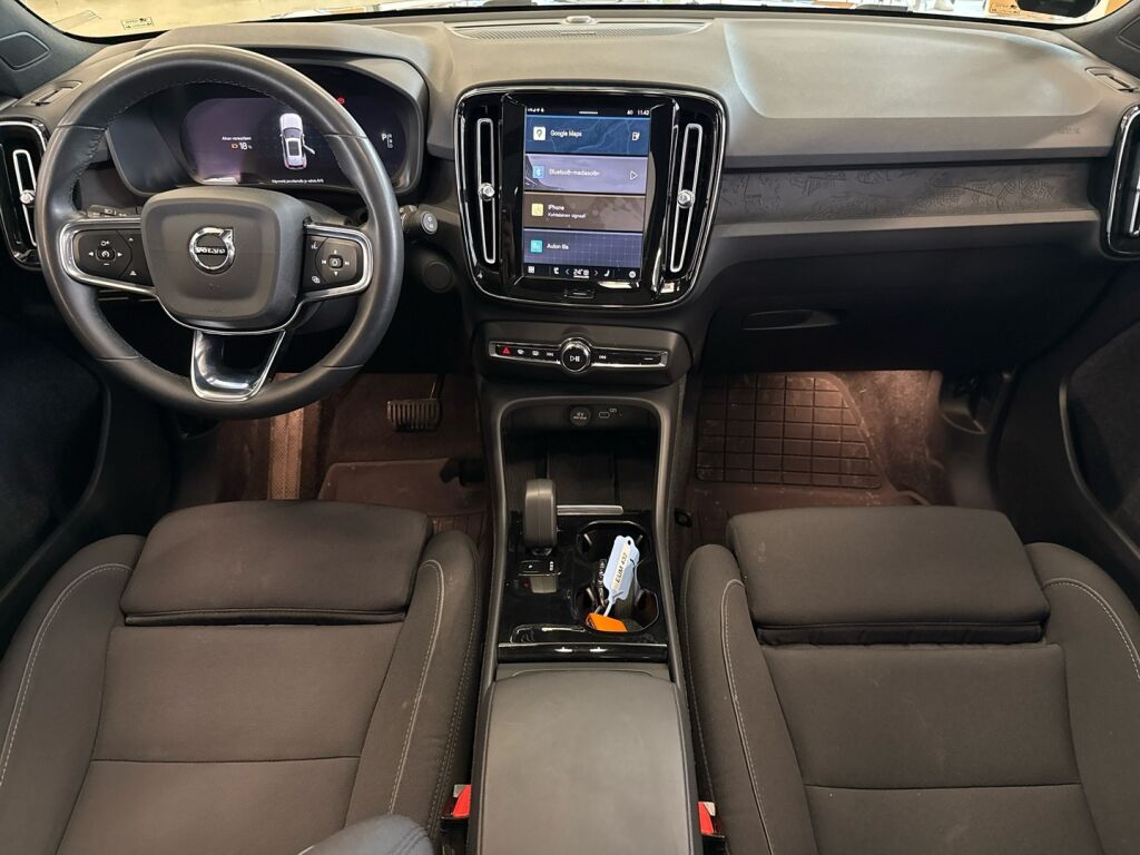 Volvo XC40 2023 Musta