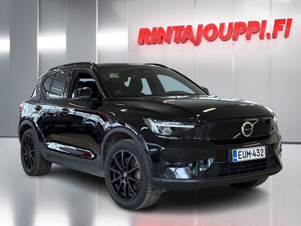 Volvo XC40 2023 Musta