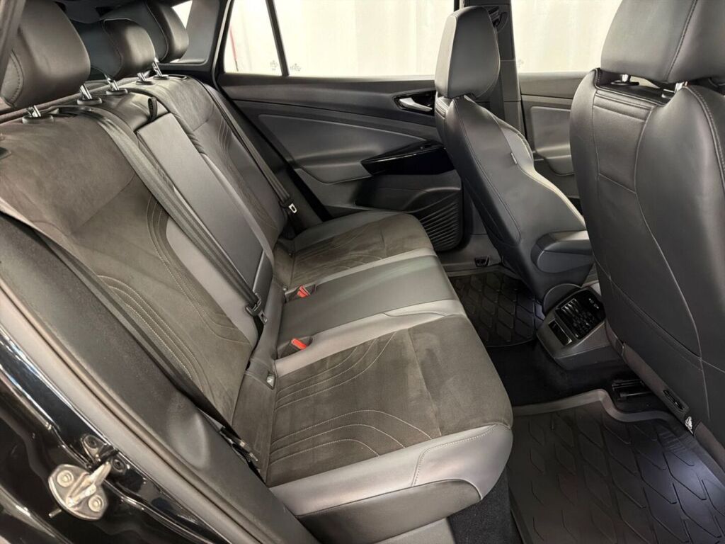 Volkswagen ID.4 2023 Musta