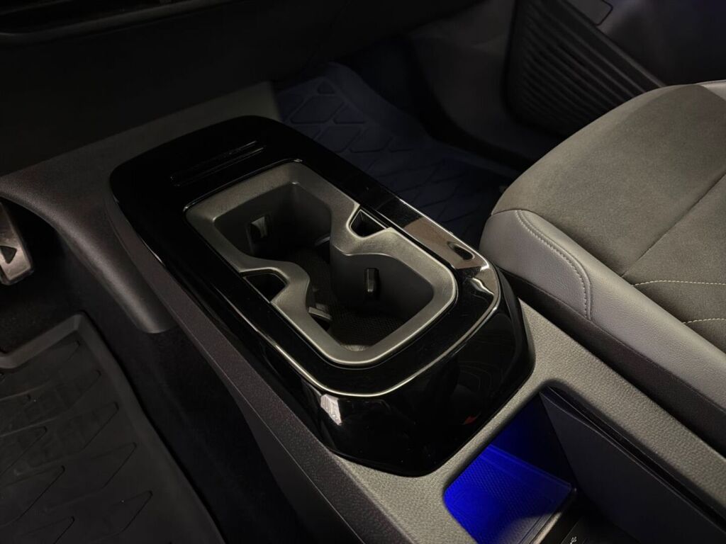 Volkswagen ID.4 2023 Musta