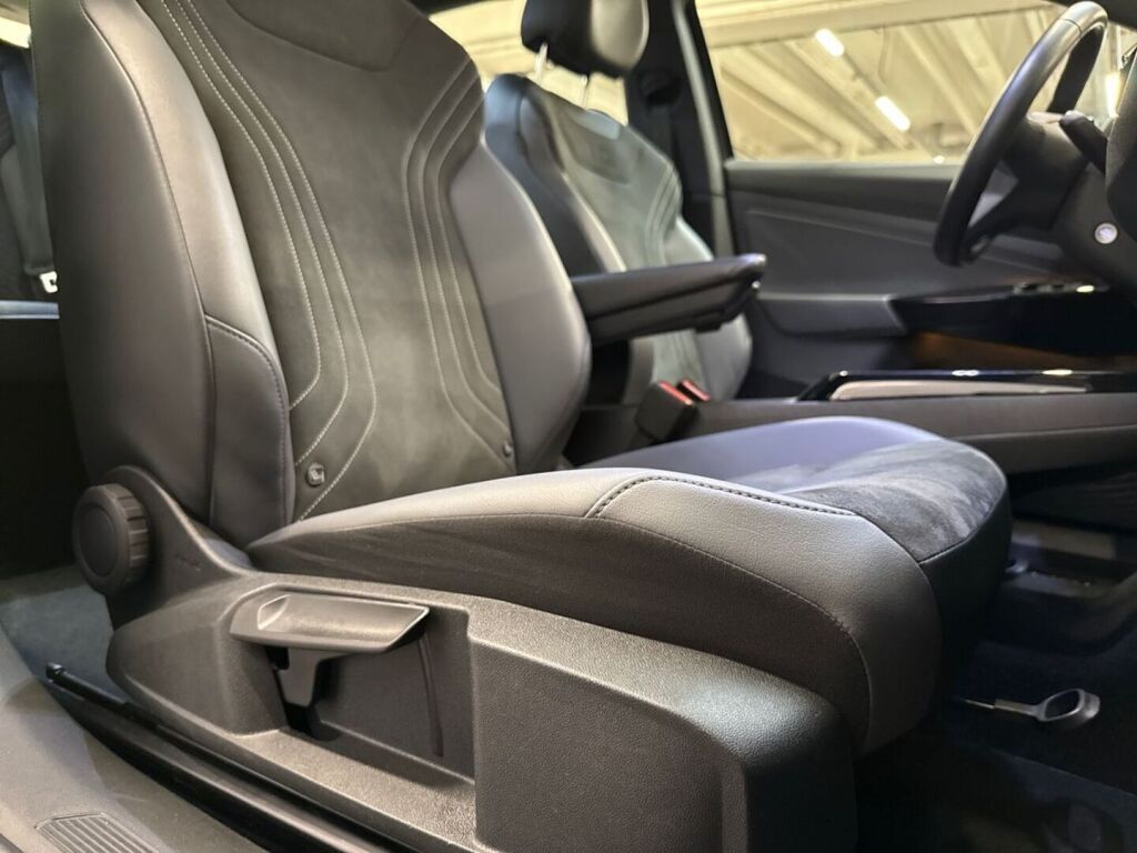 Volkswagen ID.4 2023 Musta