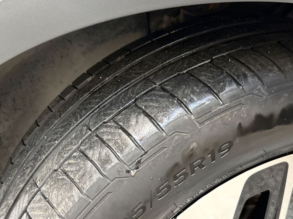 Volkswagen ID.4 2023 Musta