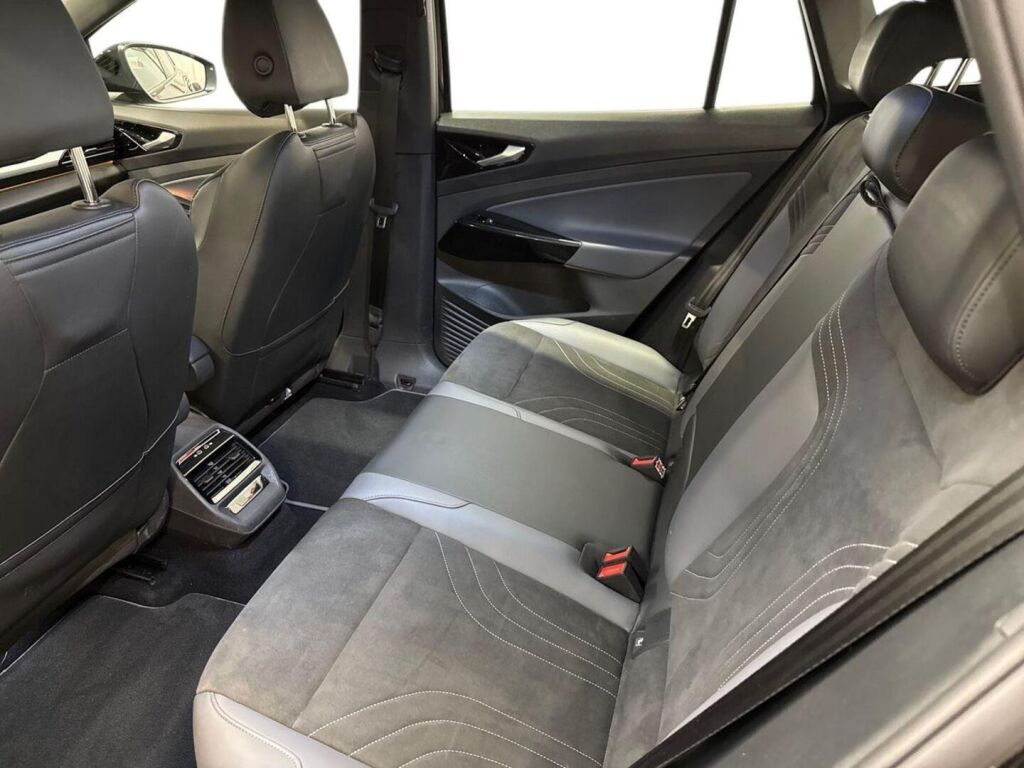 Volkswagen ID.4 2023 Musta