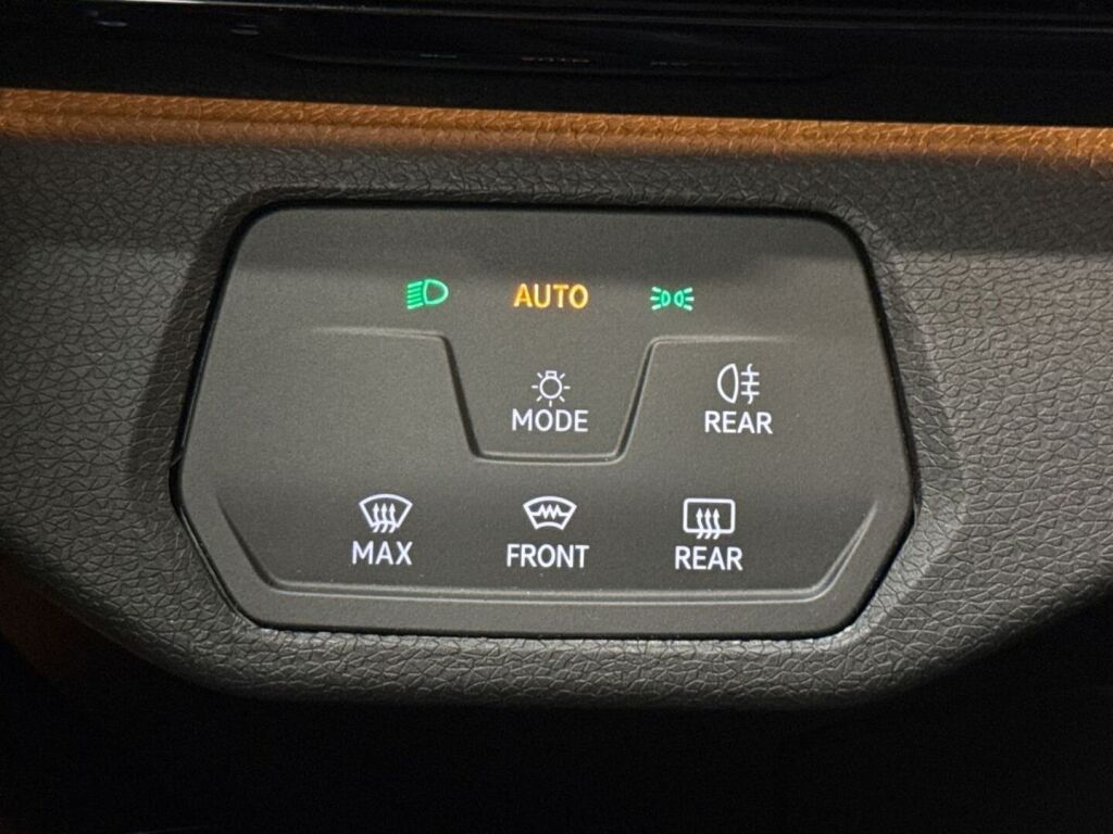 Volkswagen ID.4 2023 Musta