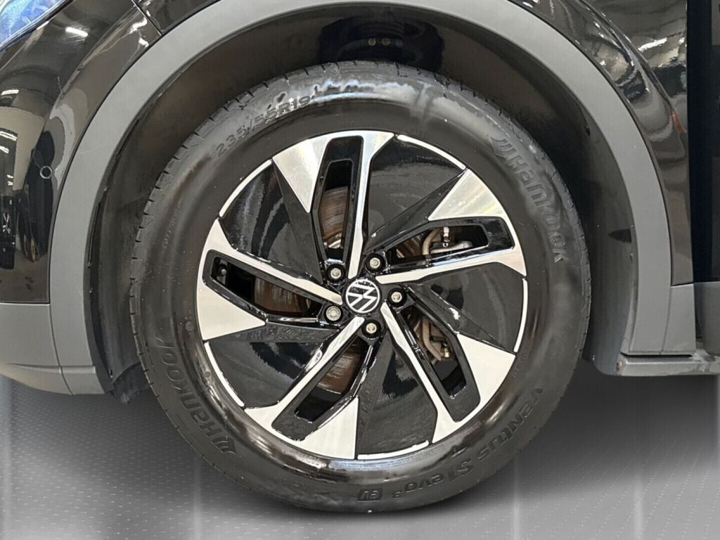 Volkswagen ID.4 2023 Musta