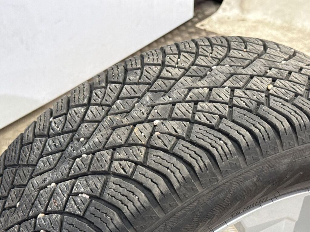 Volkswagen ID.4 2023 Musta