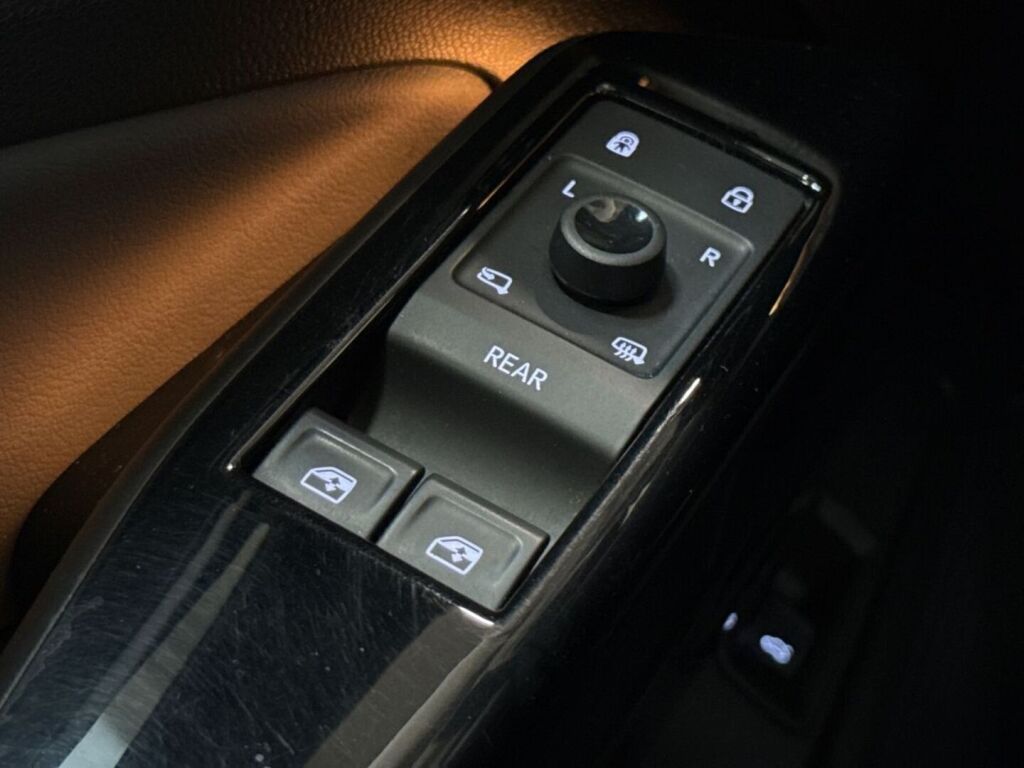 Volkswagen ID.4 2023 Musta