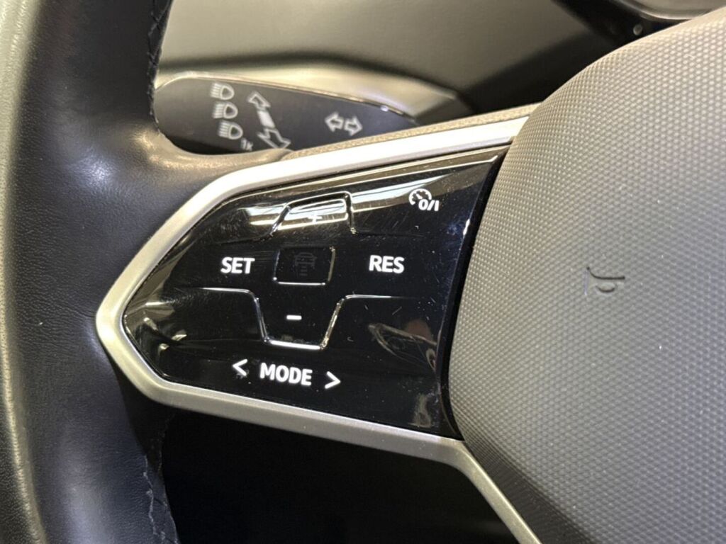 Volkswagen ID.4 2023 Musta