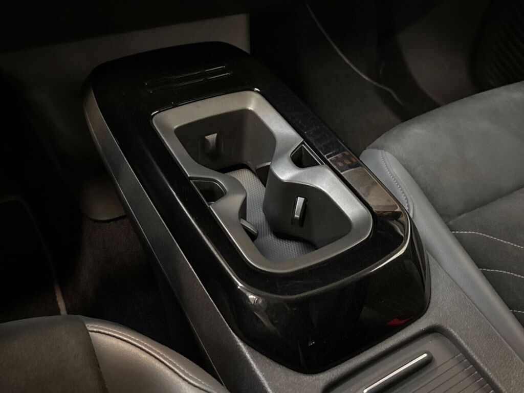 Volkswagen ID.4 2023 Musta