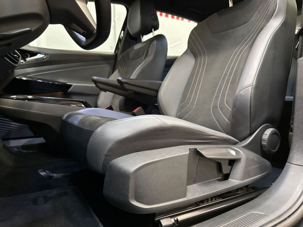 Volkswagen ID.4 2023 Musta