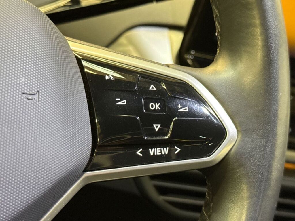 Volkswagen ID.4 2023 Musta