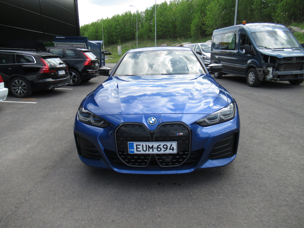 BMW i4 2023 Sininen