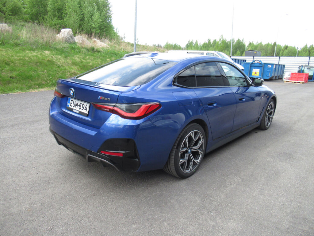 BMW i4 2023 Sininen