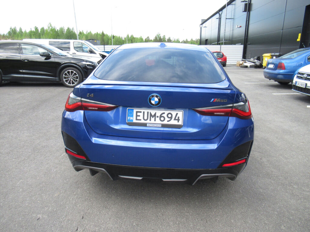 BMW i4 2023 Sininen