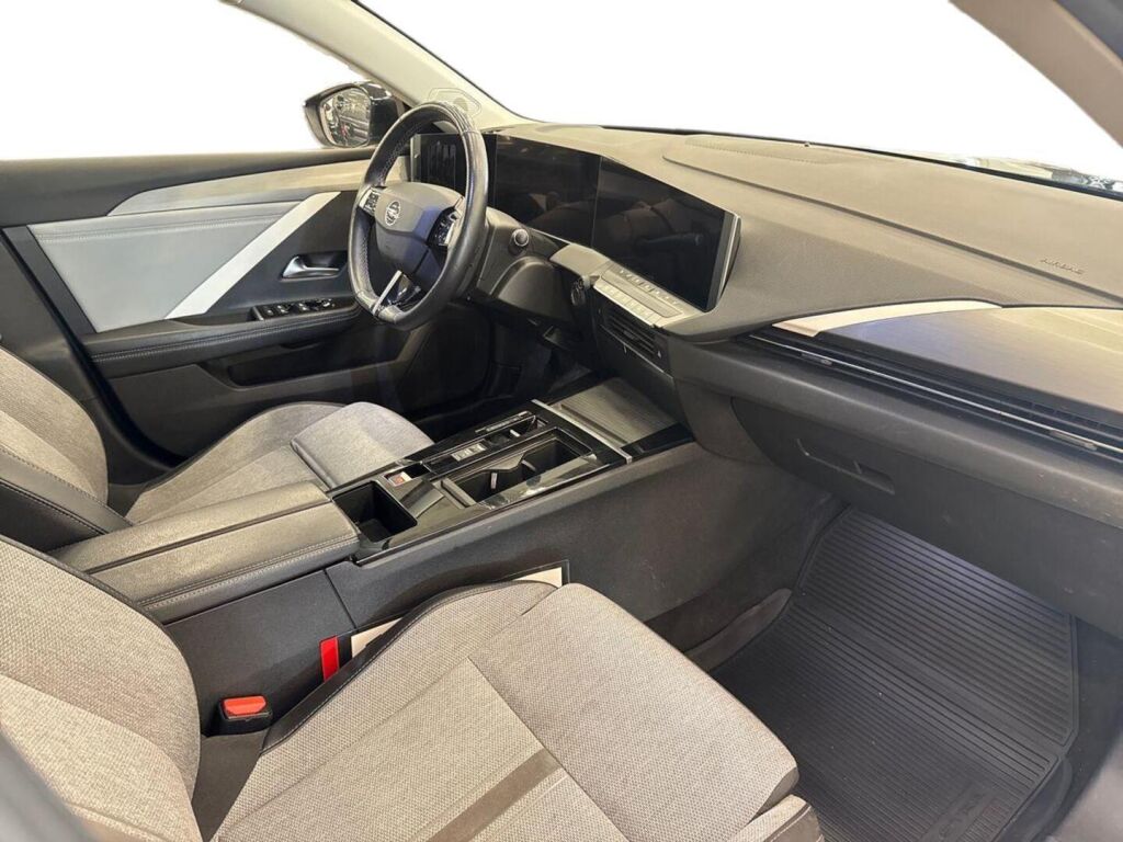 Opel Astra 2023 Musta