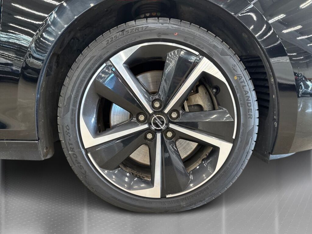 Opel Astra 2023 Musta