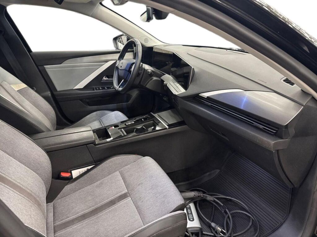 Opel Astra 2023 Musta