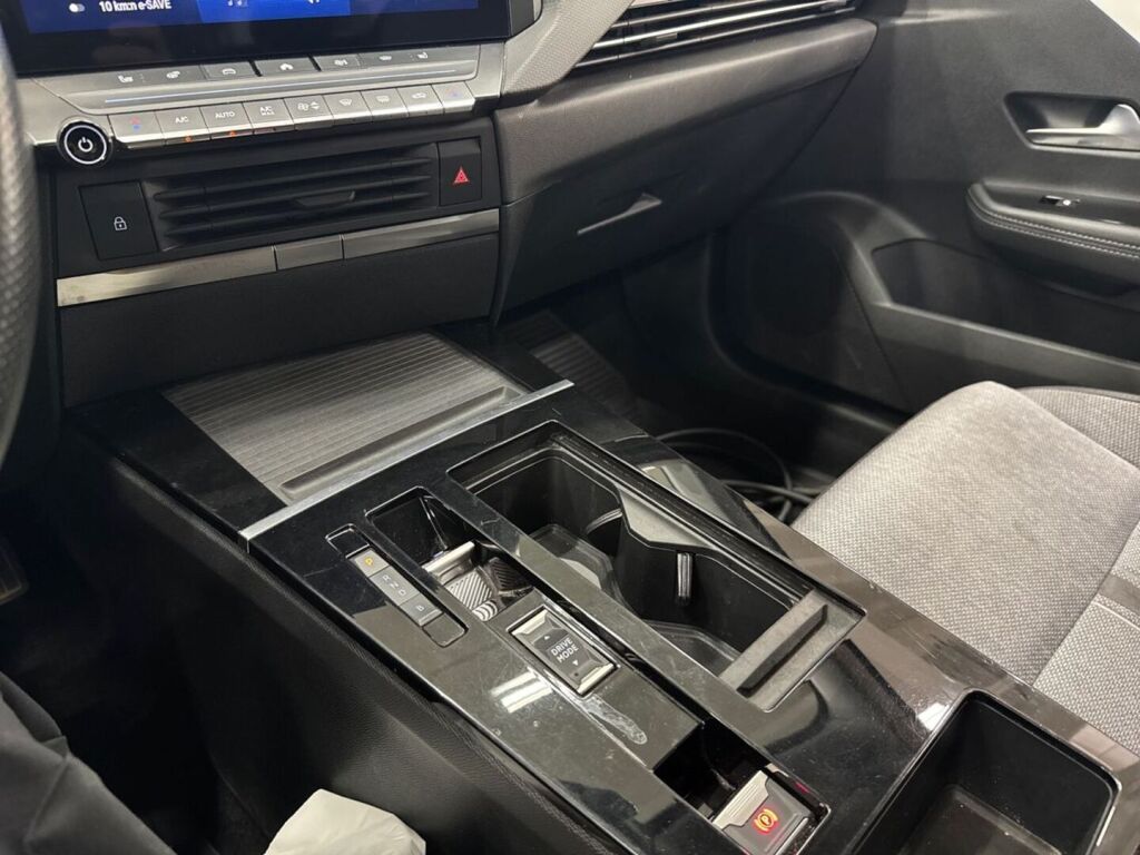 Opel Astra 2023 Musta