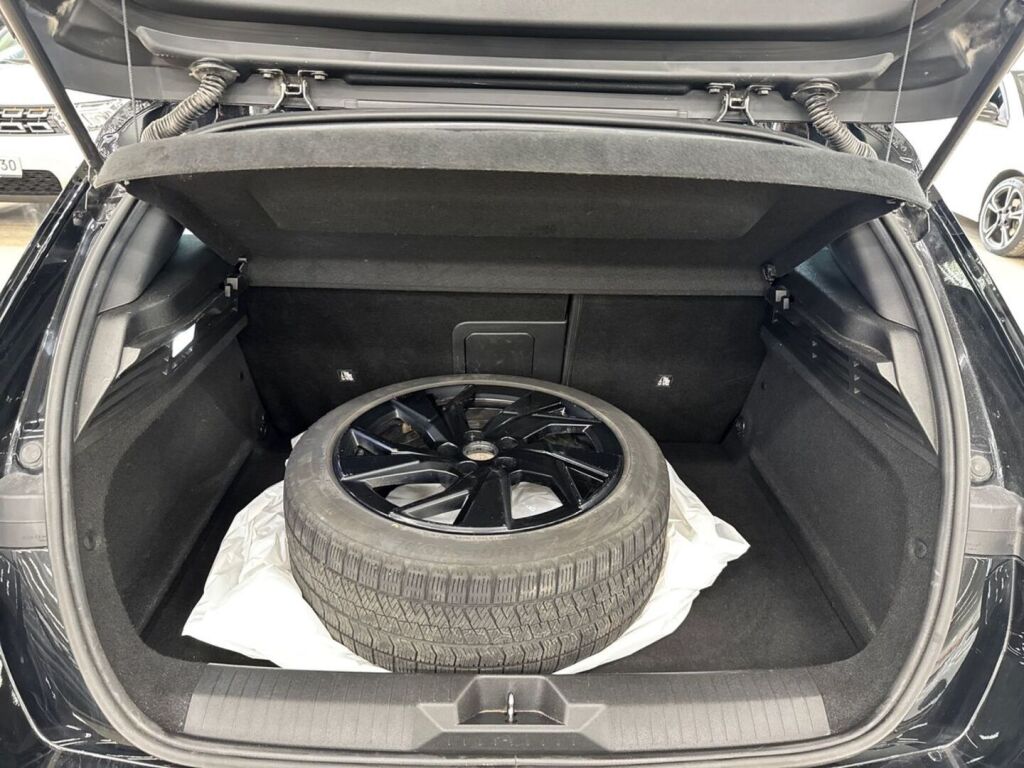 Opel Astra 2023 Musta