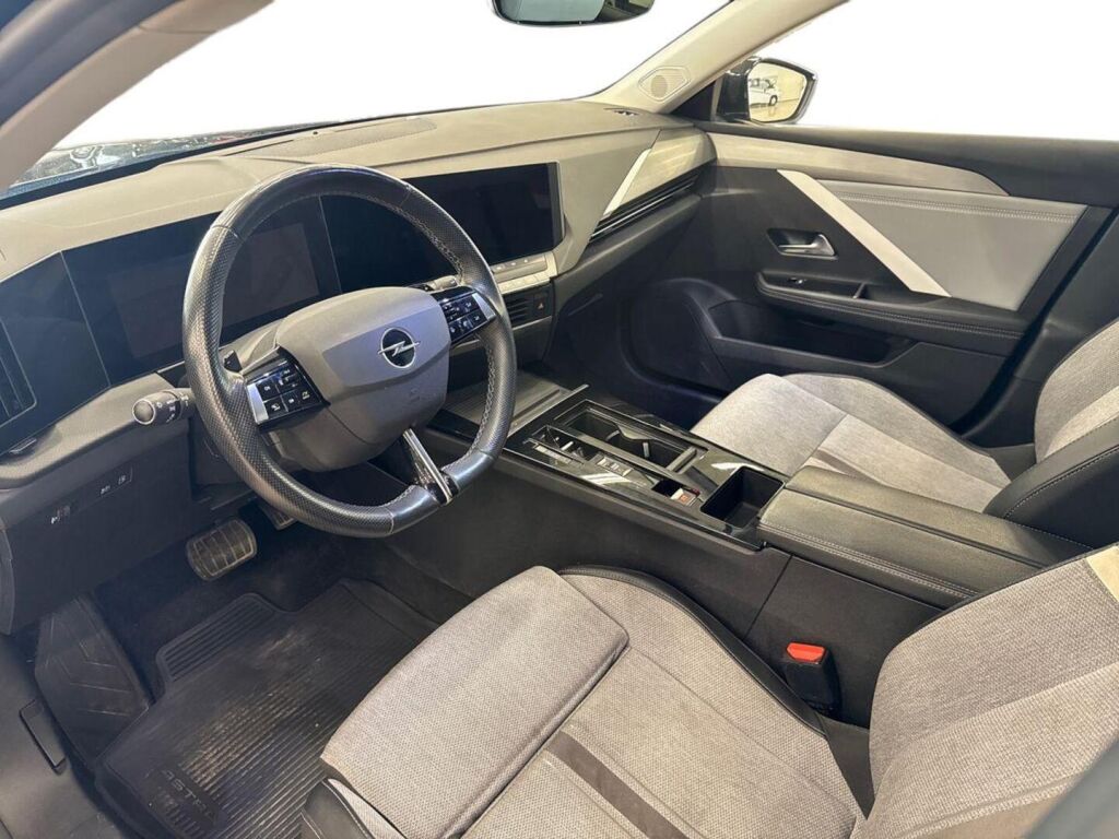 Opel Astra 2023 Musta