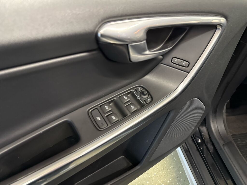 Volvo XC60 2013 Musta