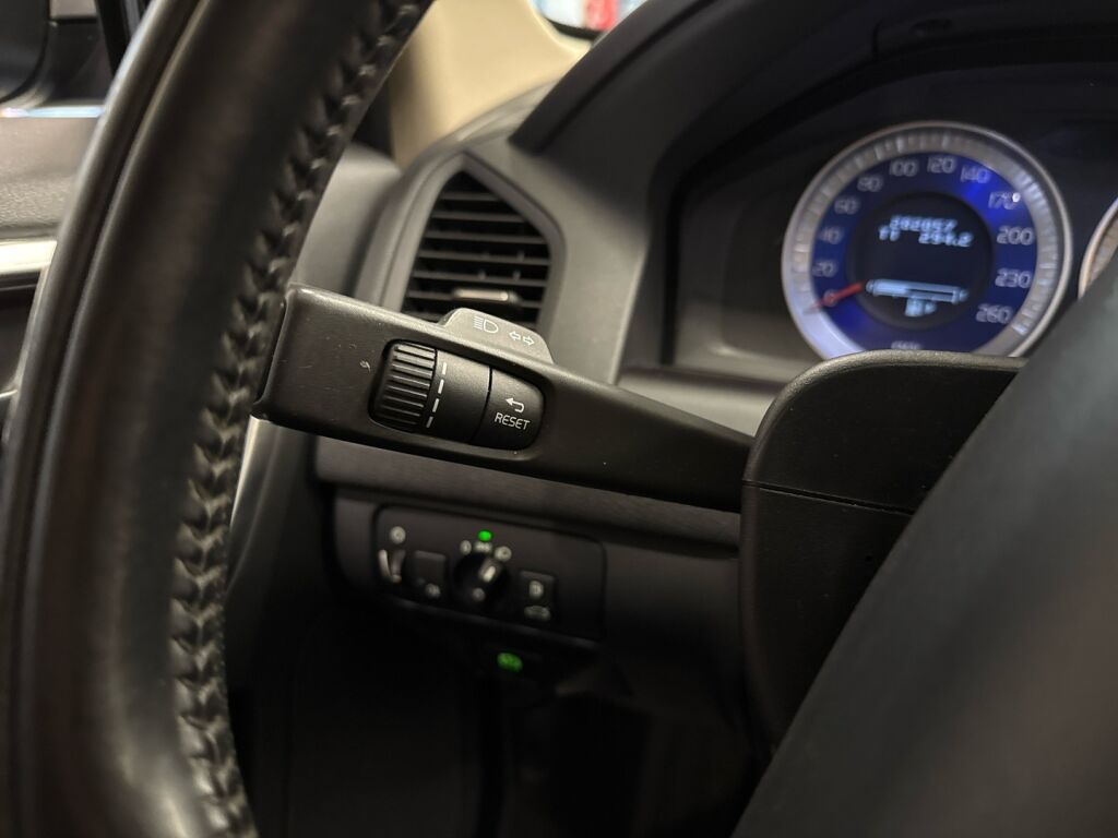 Volvo XC60 2013 Musta