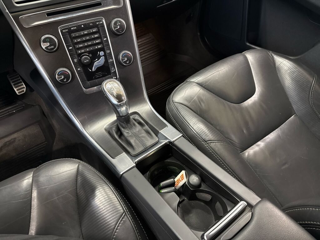 Volvo XC60 2013 Musta