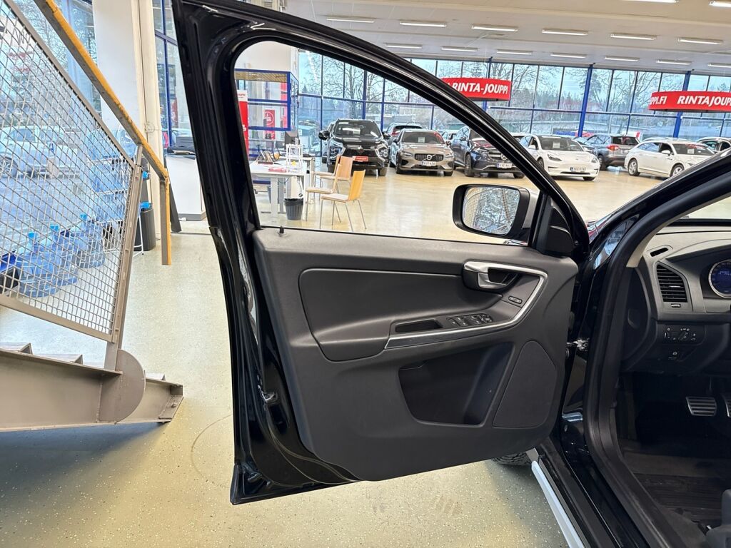 Volvo XC60 2013 Musta