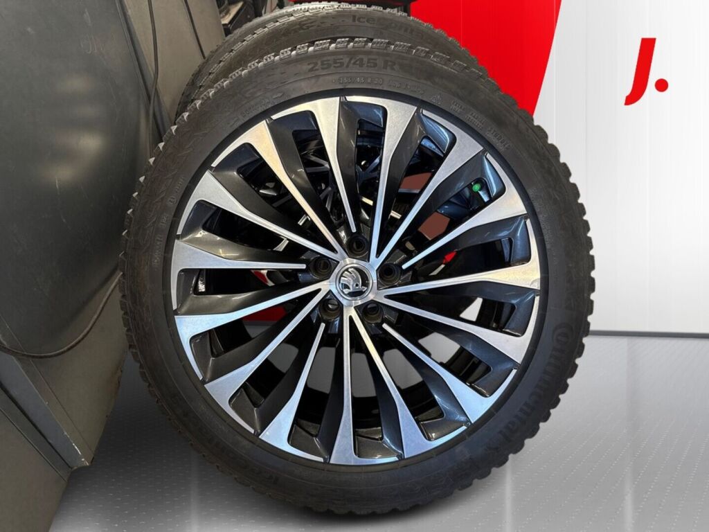 Skoda Enyaq 2023 Valkoinen