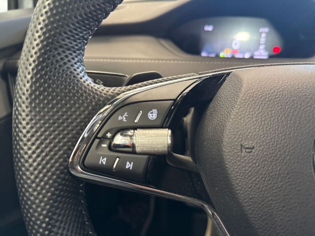 Skoda Enyaq 2023 Valkoinen