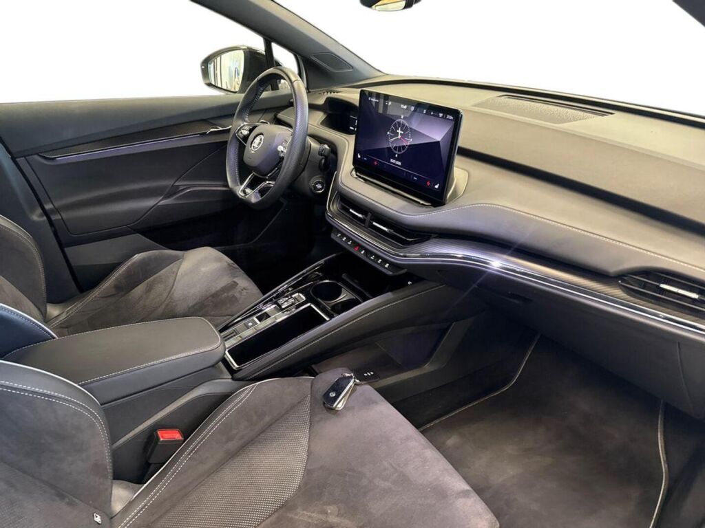 Skoda Enyaq 2023 Valkoinen
