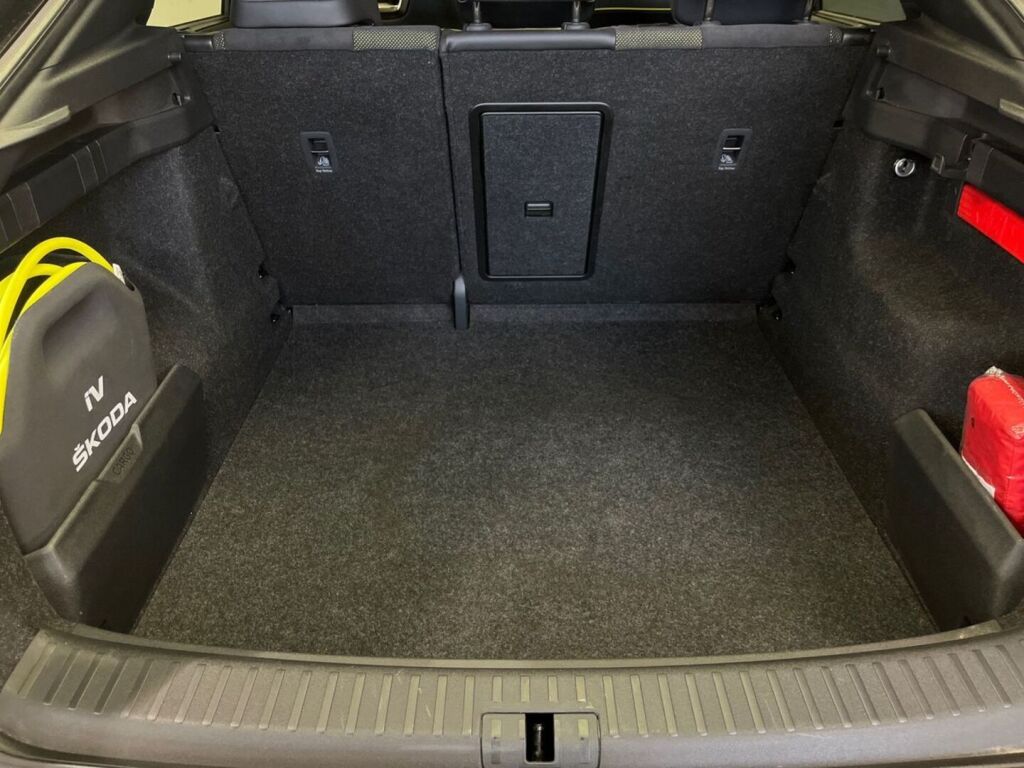 Skoda Enyaq 2023 Musta