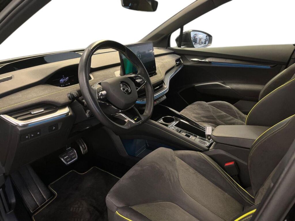 Skoda Enyaq 2023 Musta
