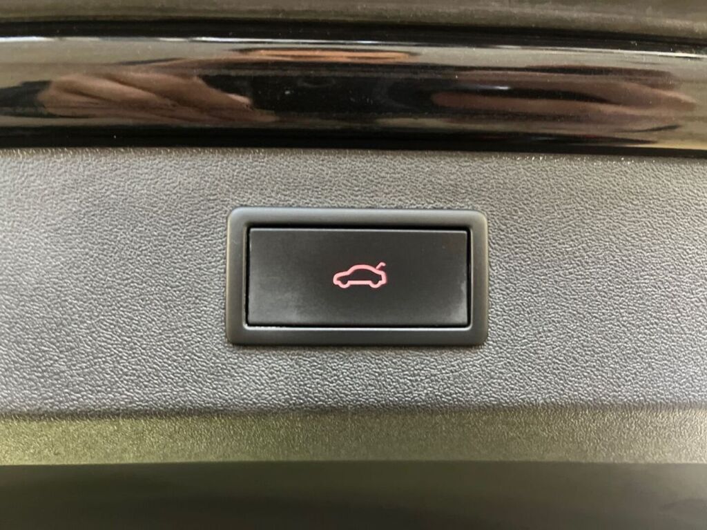 Skoda Enyaq 2023 Musta